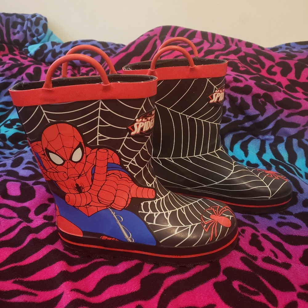 SPIDER MAN RAIN BOOTS KIDS SIZE 11/12